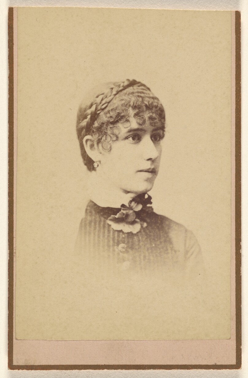 [Unidentified woman with curly hair, printed in vignette-style]