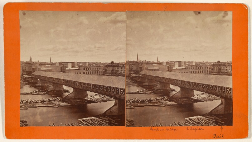 Pearl str. bridge. G[rand] Rapids./Looking on Pearl St. Bridge