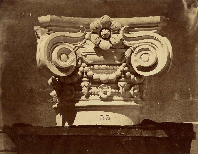 Chapiteau des colonnes du vestibule circulaire.