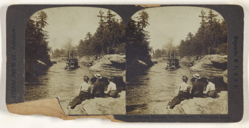 Coming Through the "Narrows." Wisconsin Dells.
