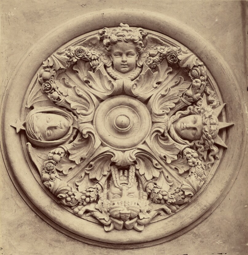 Clef de voute. Galeries latérales.