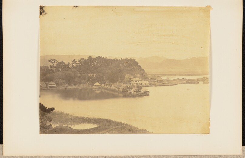 [Tea House at Kanazawa, Hirakata Bay from Kyurantei]
