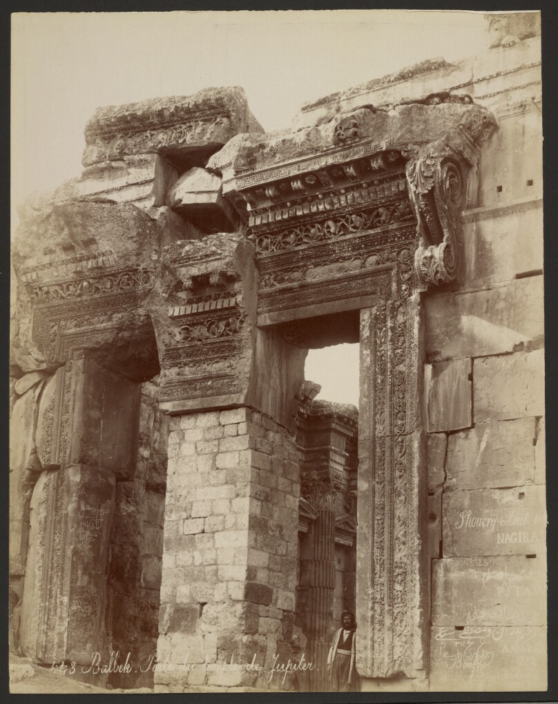Balbek, Porte du temple de Jupiter