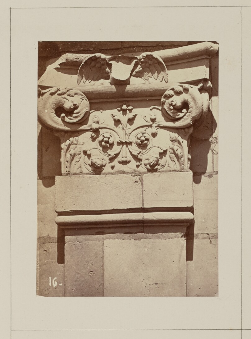 Château de Chambord: Chapiteaux de la façade du levant