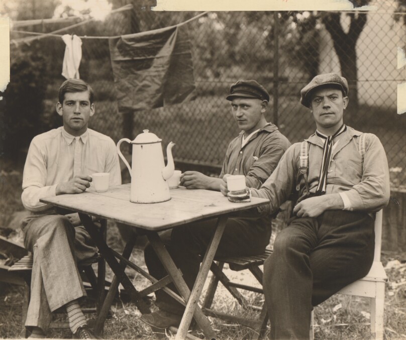 [Carnival workers, Düren (Kirmesarbeiter, Düren)]