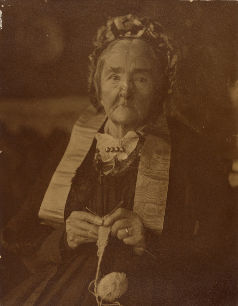 [Grandmother Käsebier with Knitting]