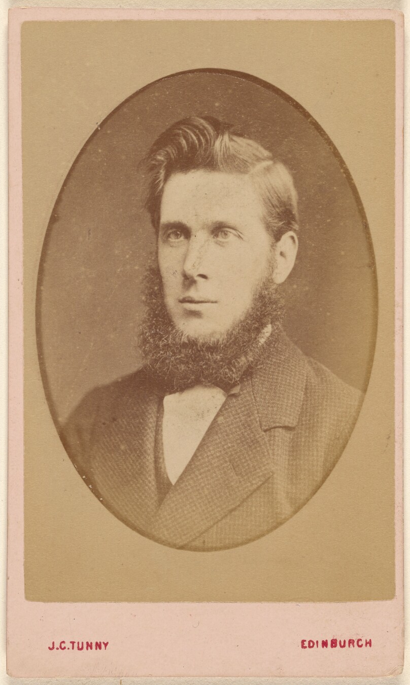 [Unidentified bearded man sans moustache, in quasi-oval style]