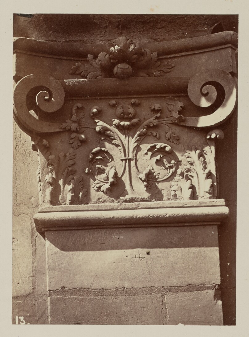 Château de Chambord: Chapiteaux de la façade du levant