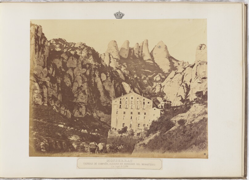 Monserrat. Tiendas de campaña, alzadas en derredor del monasterio á la llegada de sus Majestades