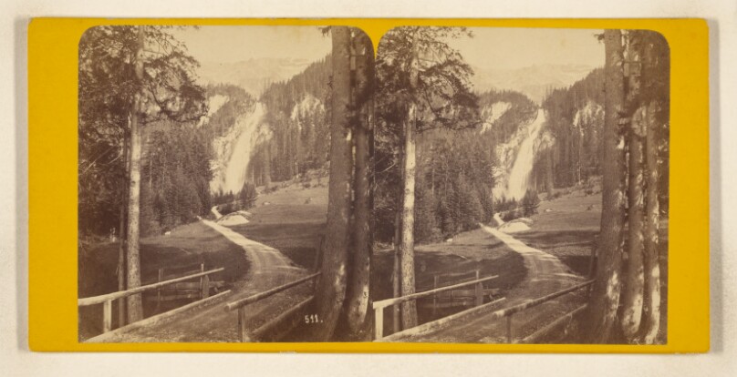 Suisse. - Canton de Berne. Simmenthal. Cascade d'Iffigen, vue prise de la route du Rawyl.