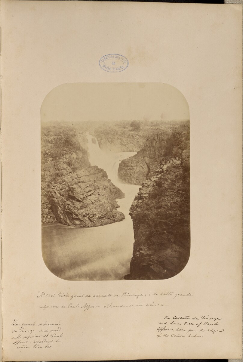 Vista geral da cascata da Princesa, e do salto grande inferior de Paulo Affonso olhando - se rio a cima