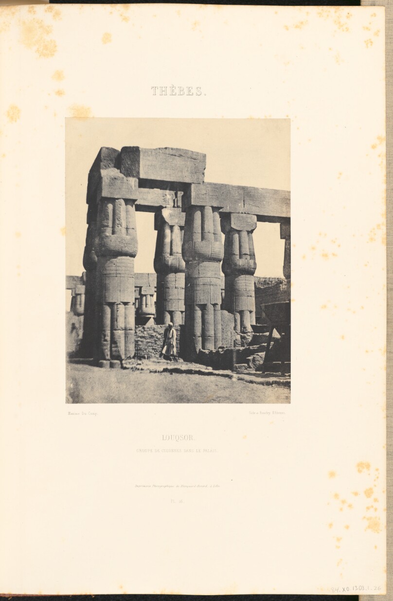 Thèbes. Louqsor. Groupe de colonnes dans le palais.