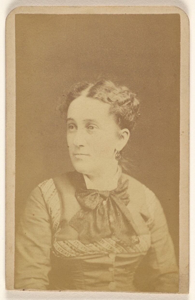 [Unidentified woman in 3/4 profile]
