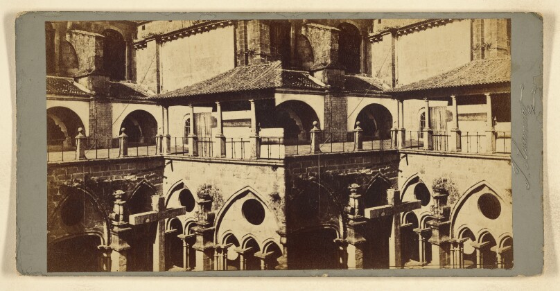 [Claustro da Igreja de se do Porto]