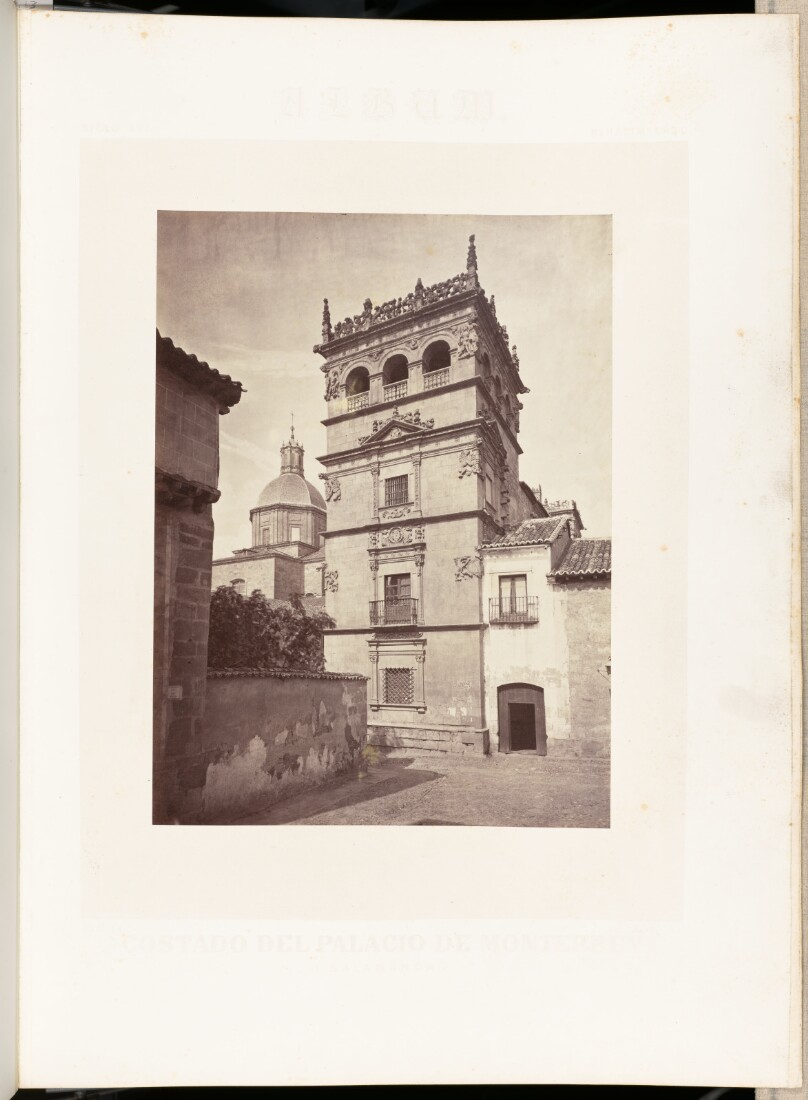 Side of Monterrey Palace. (Costado del palacio de Monterrey)