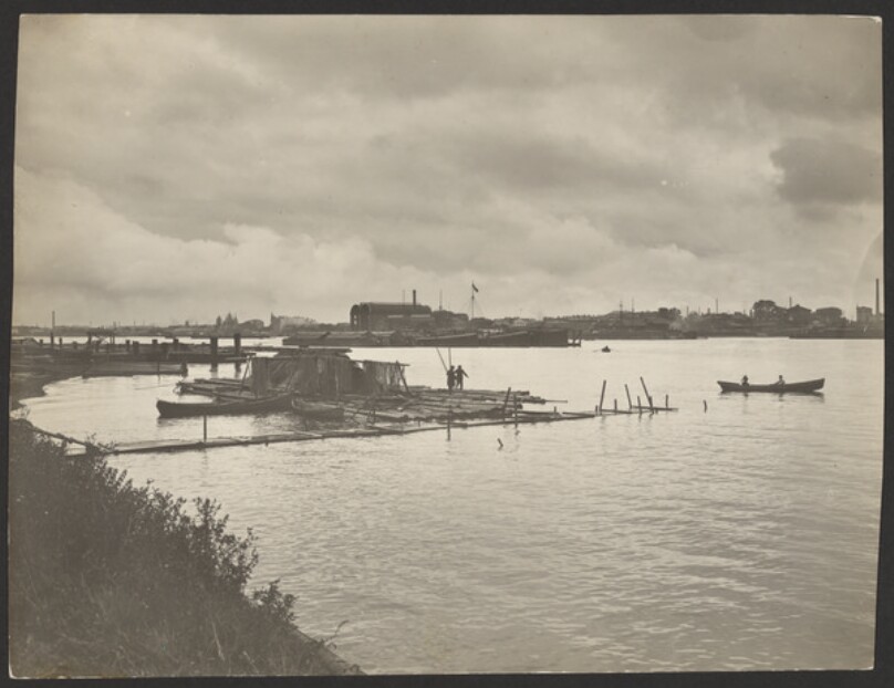 View of the Neva on the periphery of the city. The raft is guarded by two watchmen.