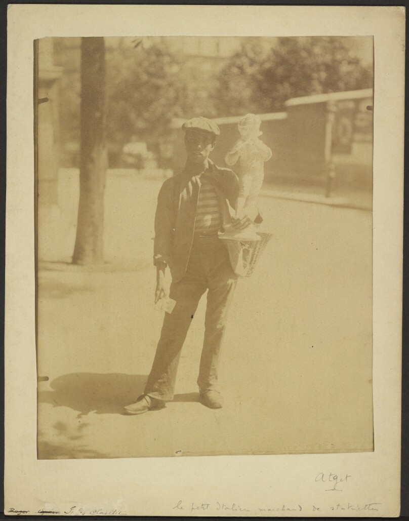 [Le petit Italien marchand de statuettes (Italian Statue Vendor)]