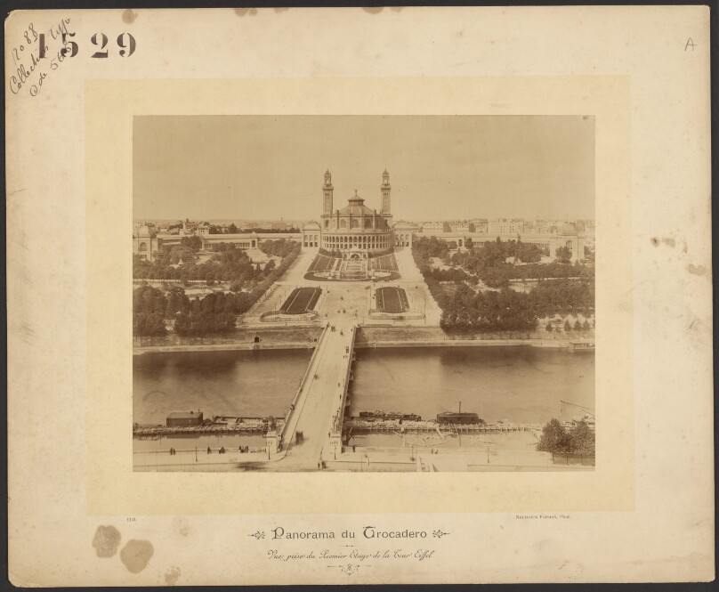 Panorama of the Trocadero from the first level of the Eiffel Tower