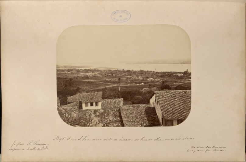 O rio São Francisco vista da cidade du Penedo olhande - se rio abaixo