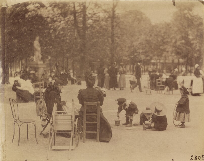 [Women and Children in the Luxembourg Gardens]