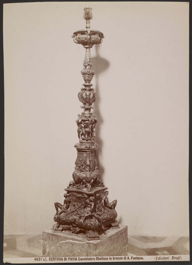 Certosa di Pavia - Candelabro Obelisco in bronzo di A. Fontana