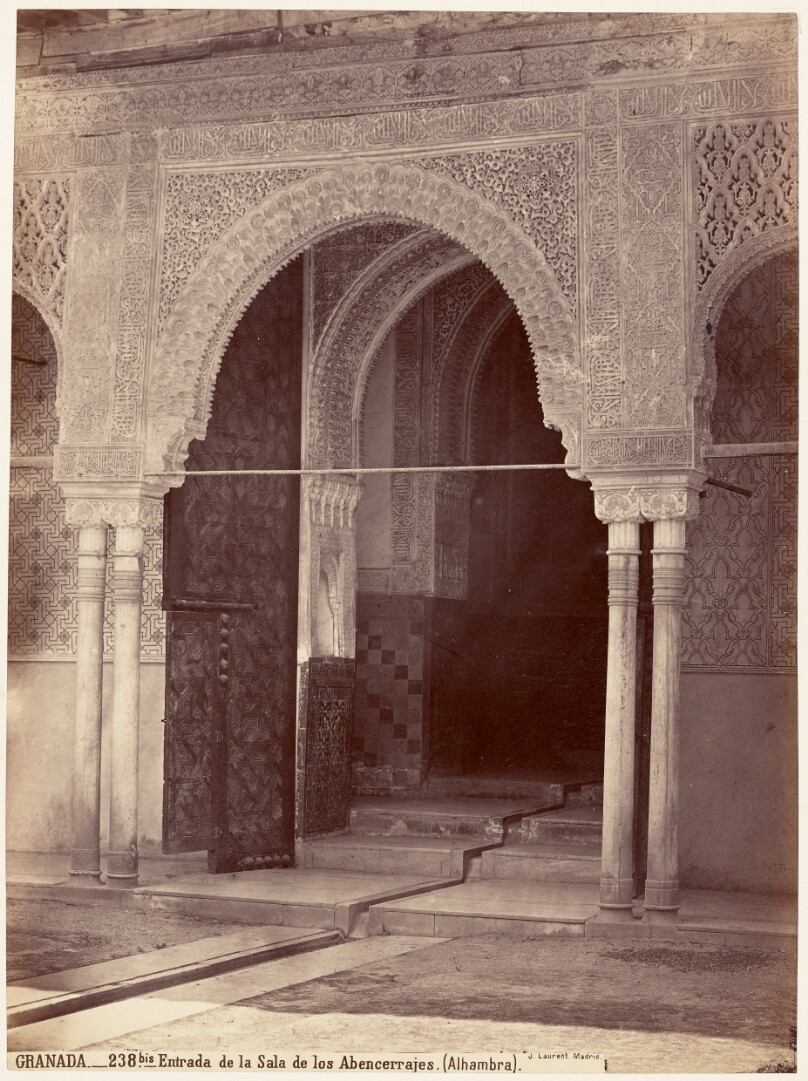 Entrada de la Sala de los Abencerrajes, Alhambra, Granada