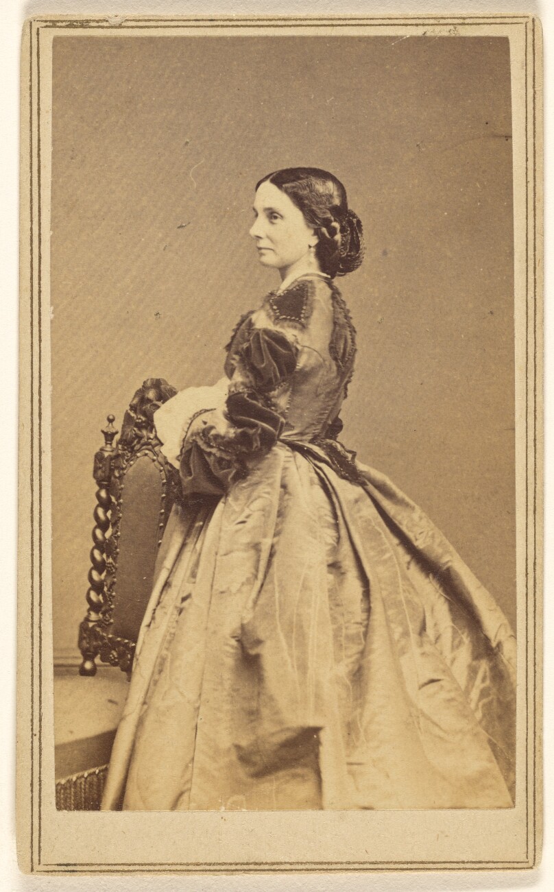 [Full-length portrait of an unidentified woman in profile]