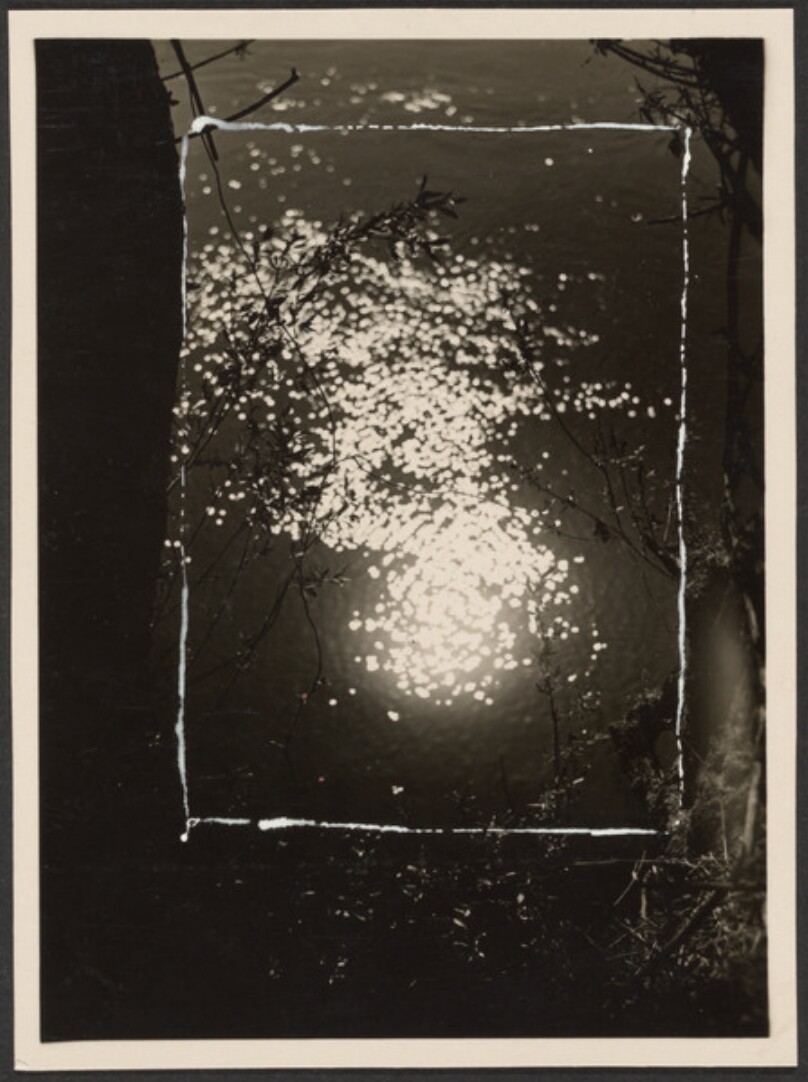[Study of Light Reflections on Water]