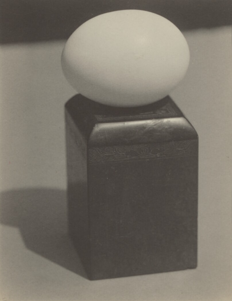 Egg on Block (84.XP.208.138)
