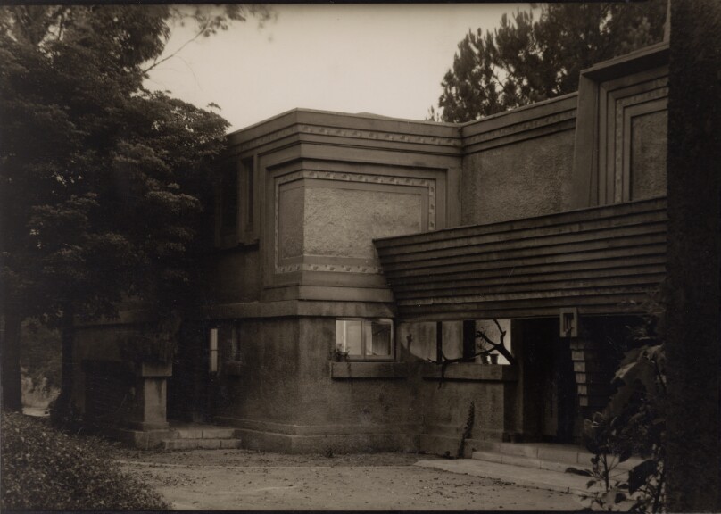 Courtyard of Studio Residence B, Hollyhock House, Hollywood
