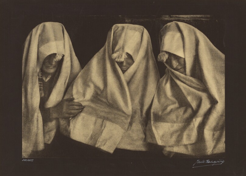 Secrets/Old Women from Anso (Comadres de Anso).
