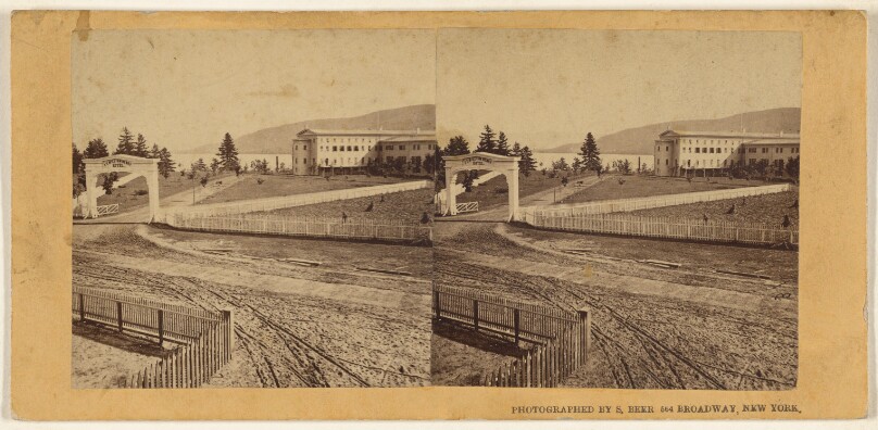 [Entrance to grounds of the Fort William Henry Hotel, Lake George, N.Y.]