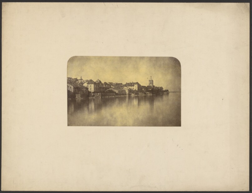 [City built on shore]