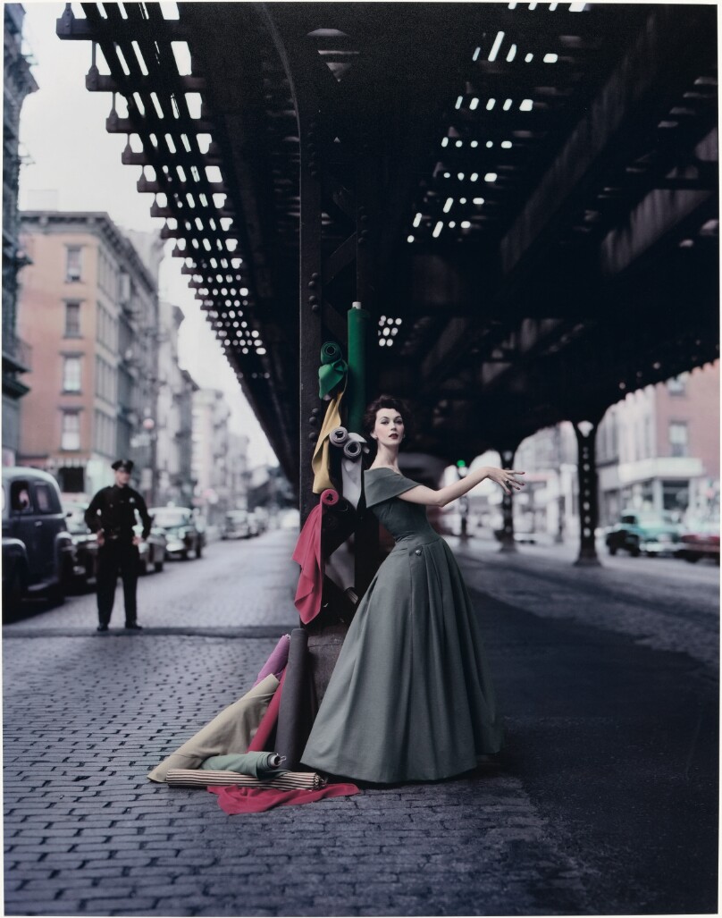Dovima under the El