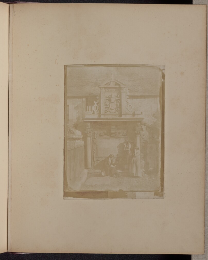 [Greyfriars' Churchyard, the Dennistoun Monument with D.O.Hill and his nieces]