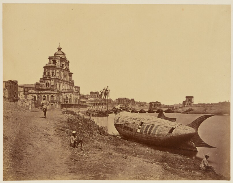 [Chutter Manzil Palace, with the King's Boat in the Shape of a Fish on the Gomti River]