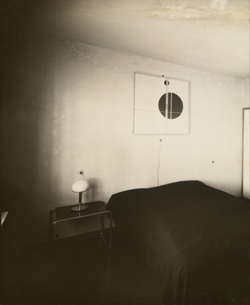 Bauhaus Meistersiedlung Dessau, Schafzimmer der Frau in Wohnung Moholy (Master's Housing in Dessau, Bedroom of Wife in Moholy's Unit)