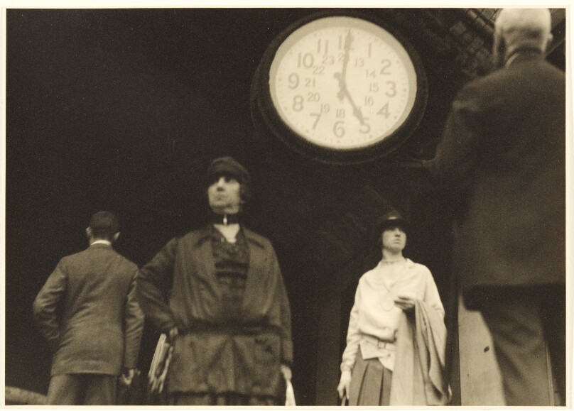 [Warten auf den Zug (Waiting for the Train)]
