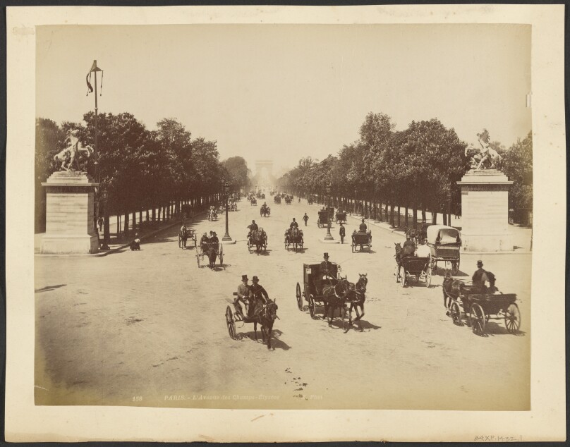 Paris: L'Avenue des Champs-Elysées