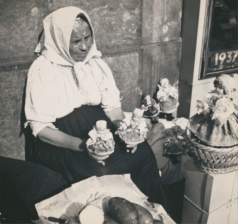 Doll Vendor - Prague