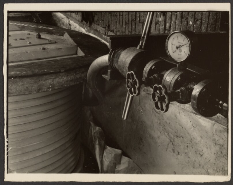 [Gauge Connected to Pipe, Machine Shop]