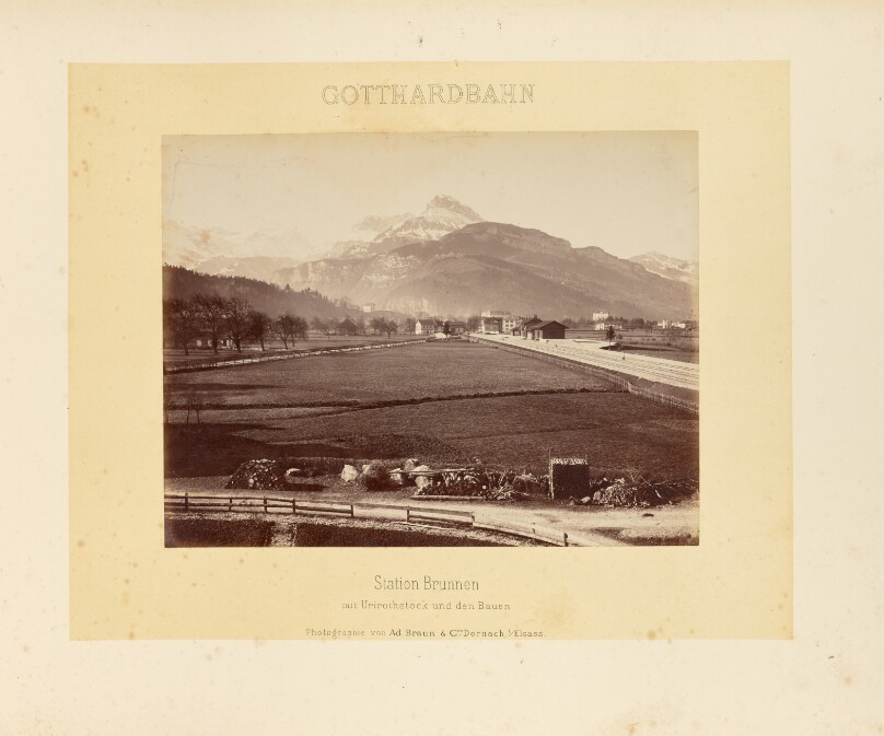 Gotthardbahn: Station Brunnen mit Urirothstock und den Bauen