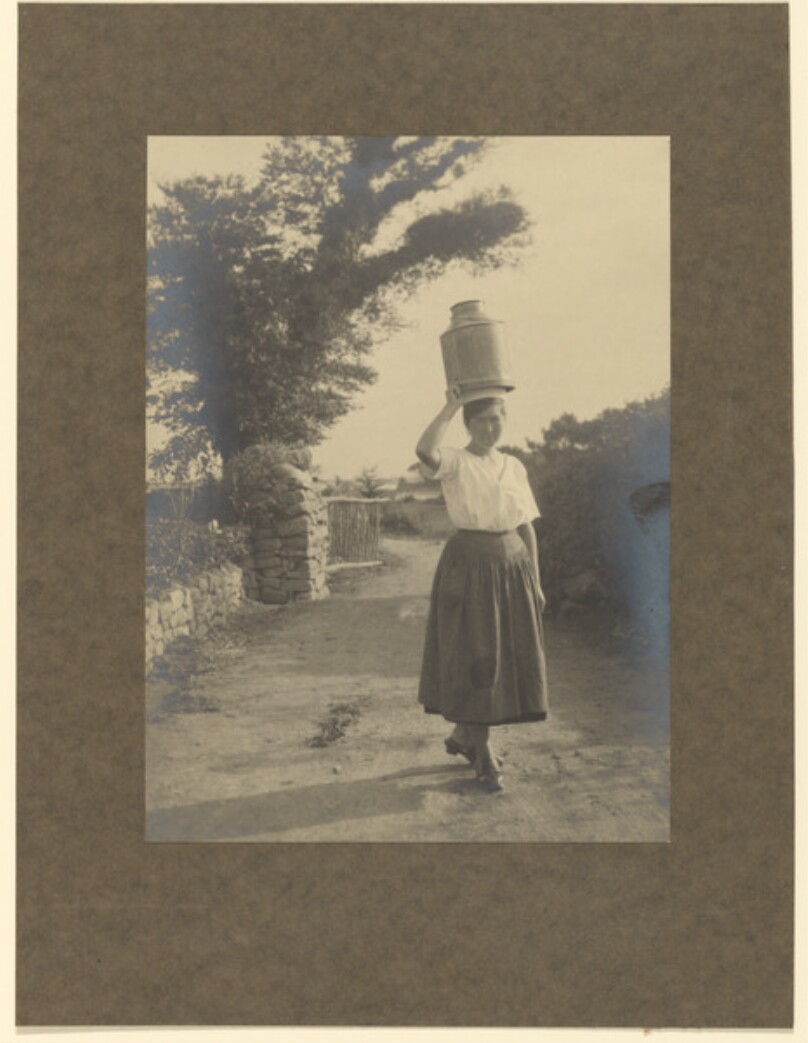 [Woman carrying jar on head]