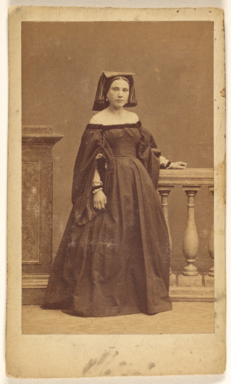[Unidentified female opera singer wearing a hat, standing]