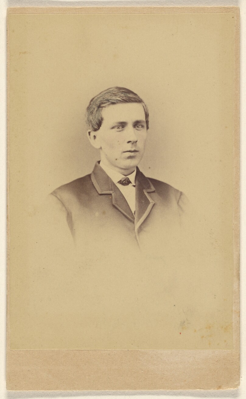 [Unidentified man, printed in vignette-style]