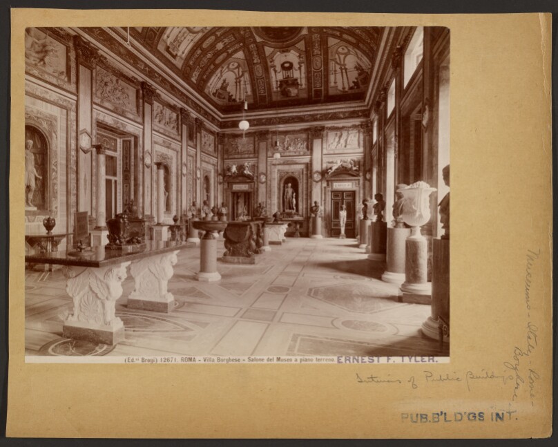 Roma - Villa Borghese - Salone del Museo a piano terreno