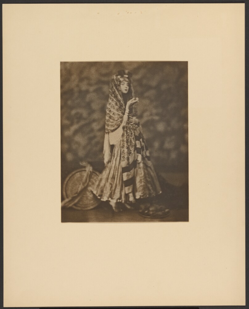 [Ruth St. Denis in Gypsy Costume]