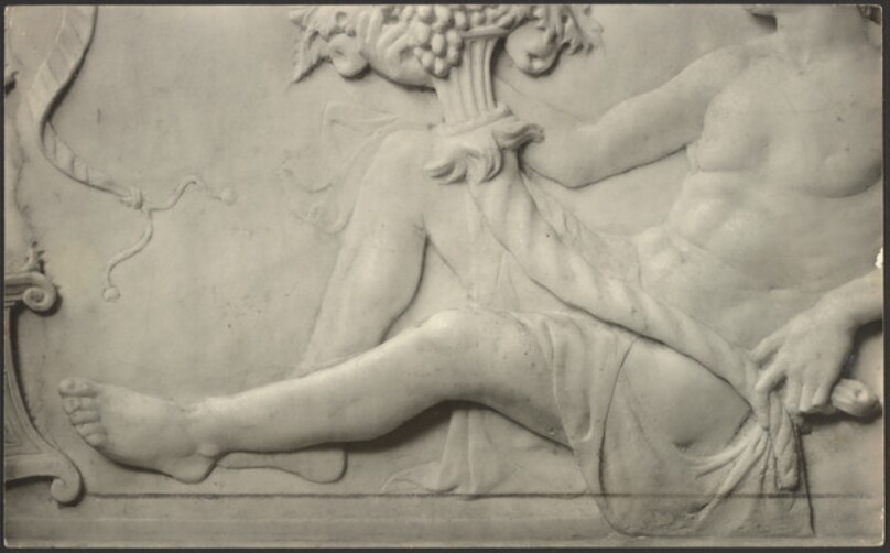 Detail of left-hand Genius, by Antonio Rossellino.