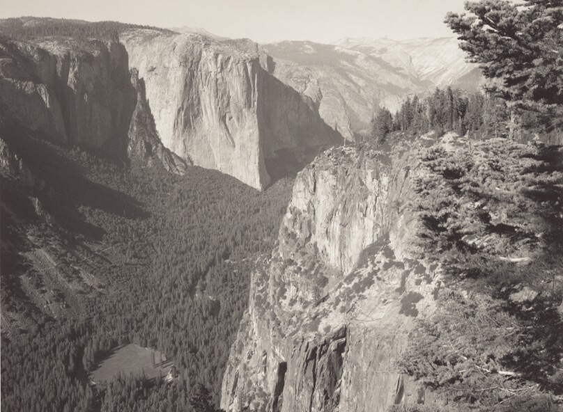 View of the Yosemite Valley from the old Mariposa Trail
