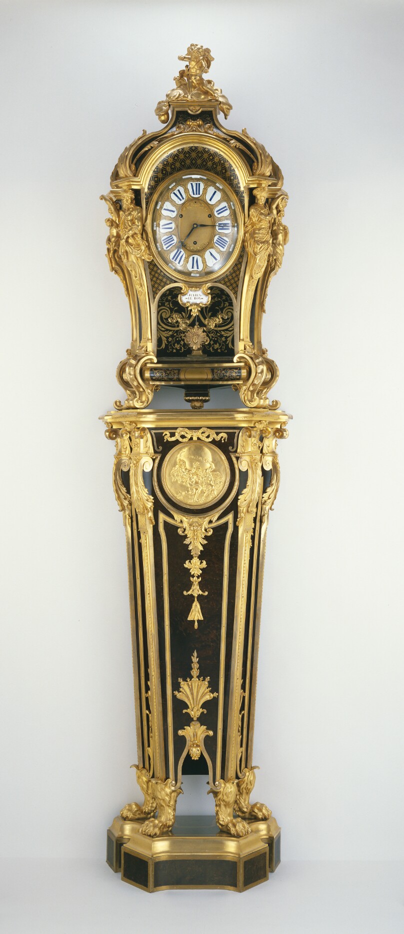 Pedestal Clock